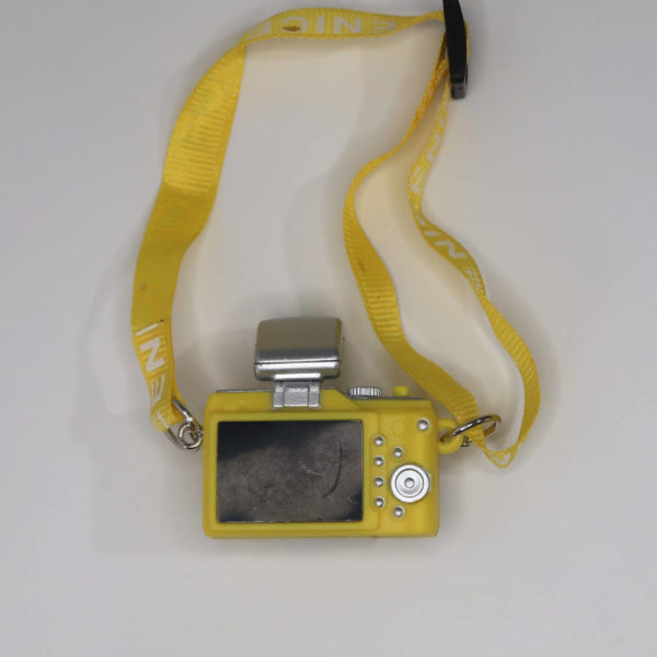 фотоаппарат на ремне желтый3